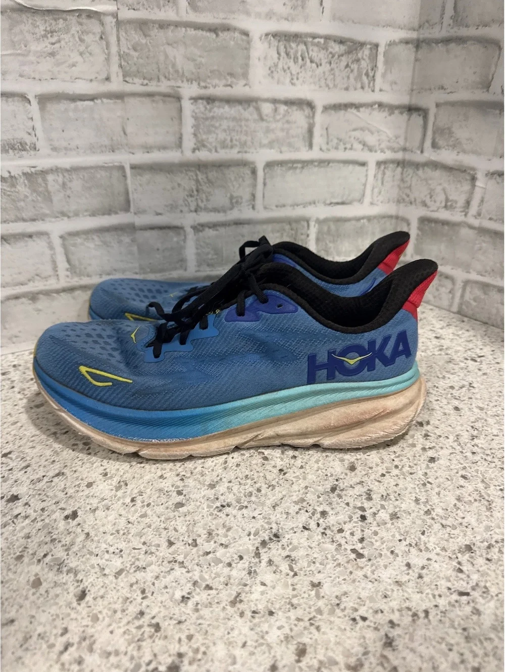 Hoka Clifton 9 Men's Blue Running Shoes with Yellow Accents, Size 10.5 D